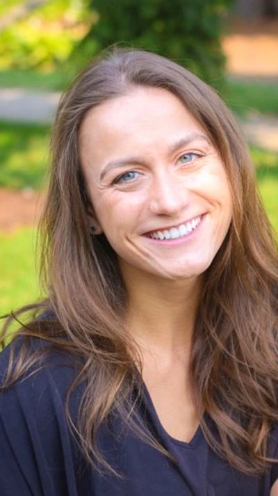Alyssa Moukheiber, dietitian licensed in Missouri and Illinois. Woman smiling at the camera.
