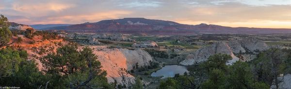 Panorama view of the teasdale plateau cabin lodging near capitol reef national park