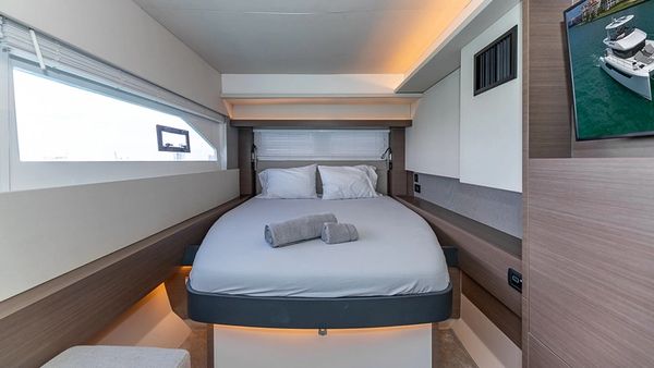 power catamaran charter miami florida, catamaran rental miami beach, best catamaran rentals in miami