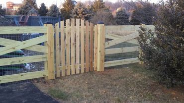 Spaced Picket Walk Gate with Arch in Cedar