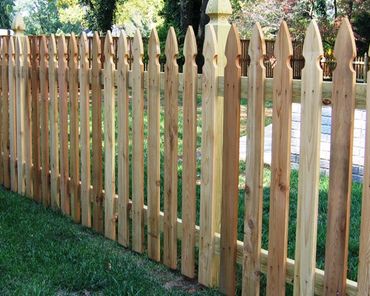 Colonial Gothic Picket in Cedar with Colonial Gothic Posts