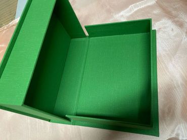 Handcrafted clamshell case with durable cloth interior and precise fit.