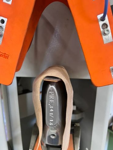 heel counter shaper in action