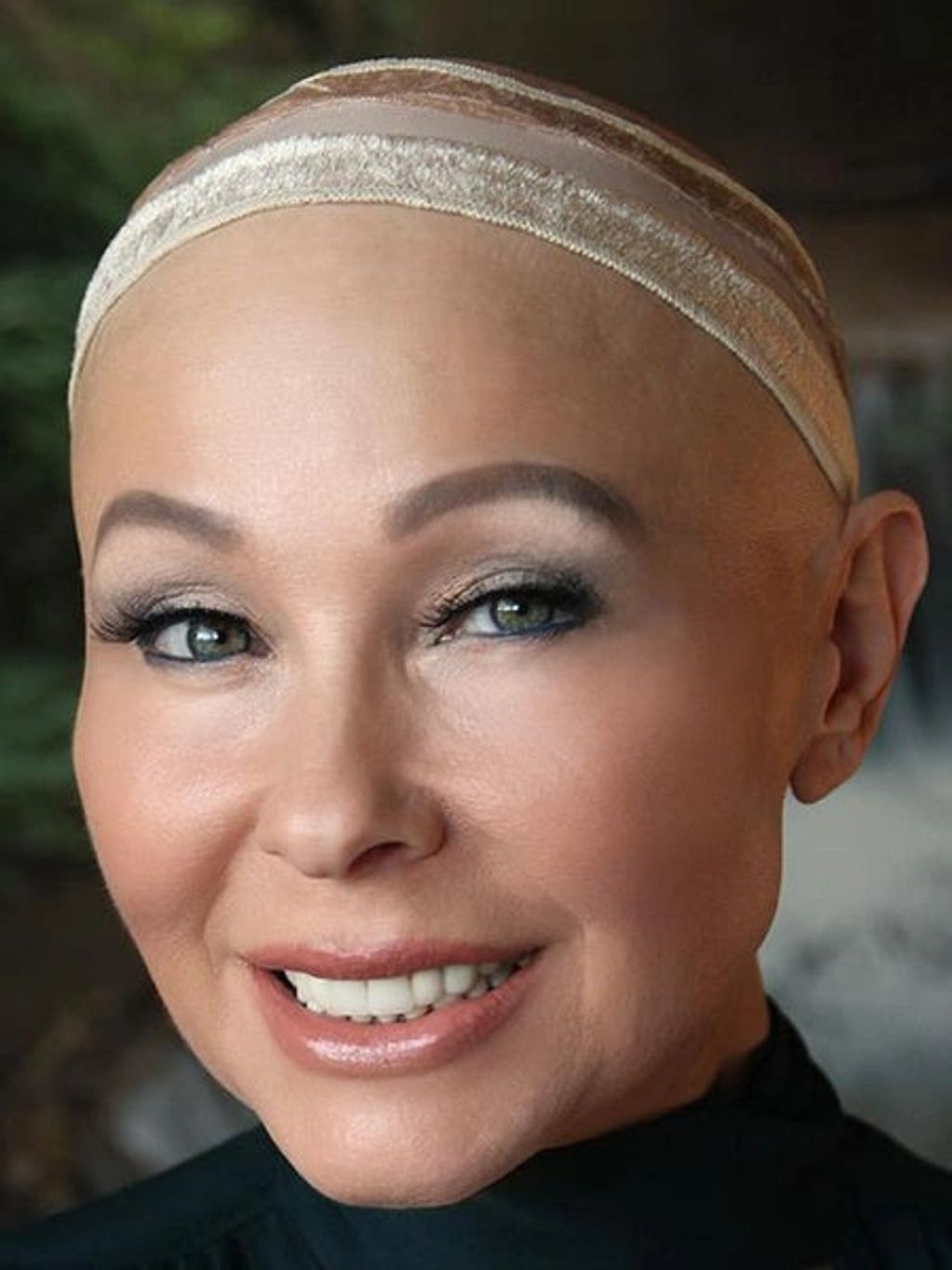 The first band to be crafted using a high-end velvety fabric, lined with a patent-pending silicone n