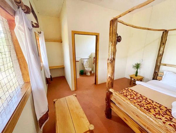 Giraffe camp banda room