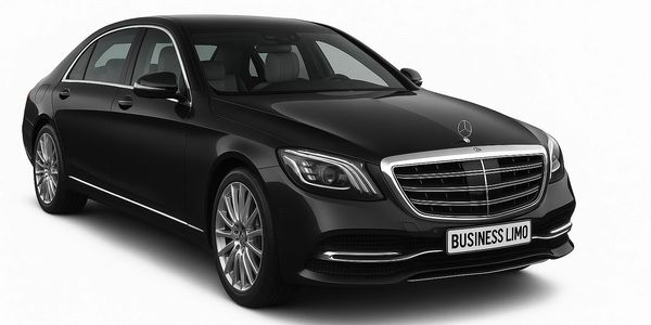 Elegant Mercedes-Benz S550 representing top-tier Houston limo service for VIP and corporate travel.