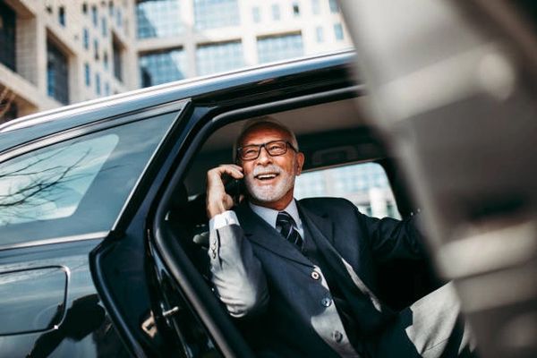 Why Choose Business Limo Houston? - Reasons to trust us for your corporate transportation needs.