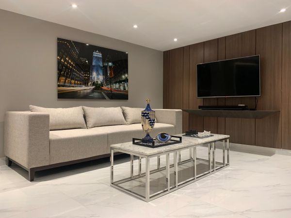 PROYECTO RESIDENCIAL
Diseño y fabricación (mobiliario, paredes)
Sala de estar
Barranquilla, COLOMBIA