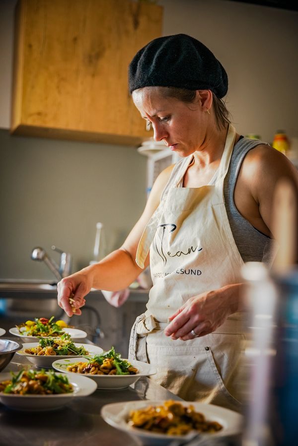 Vegane Paste wird angerichtet