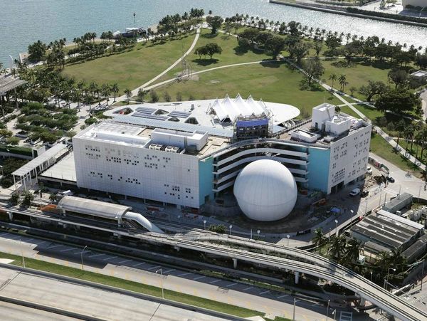 Frost Museum during Art Museum Park Tour.