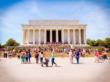 Stunning image of the Lincoln Memorial in Washington D.C. during ¡HolA! DC City Tour.