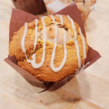 a warm and indulgent treat that perfectly captures the flavors of autumn. The muffin itself has a so