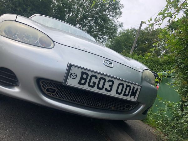 Customised number plates with vehicle manufacturer badges available from B63 Plats