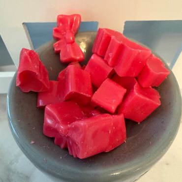 Creamy Coconut wax, will transform your space with the soft glow of scent.