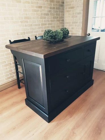 Ilot standard 50'' de longueur x 32'' de profondeur x 36'' de hauteur dessus disponible en pin ou en