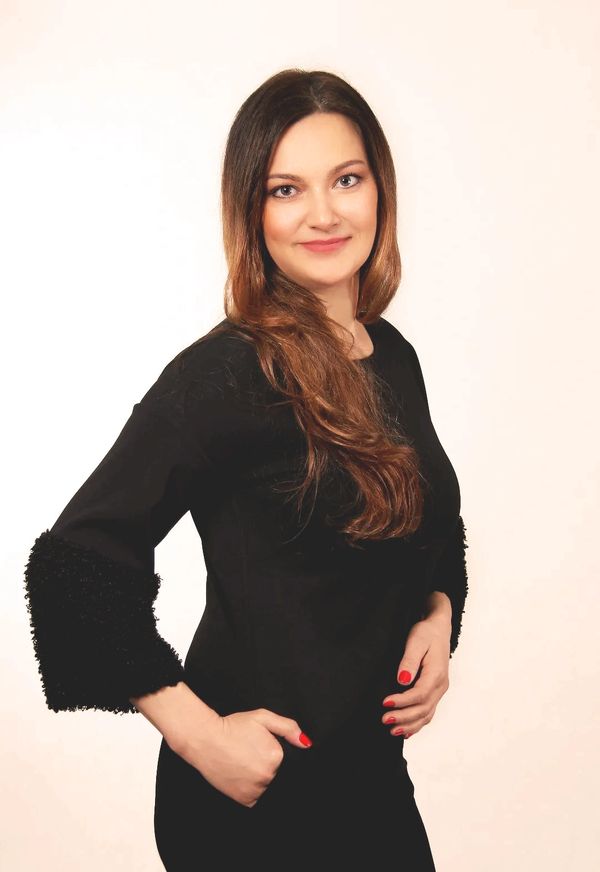 Professional Permanent Makeup and Microblading Artist Gita in Chicago and Downers Grove