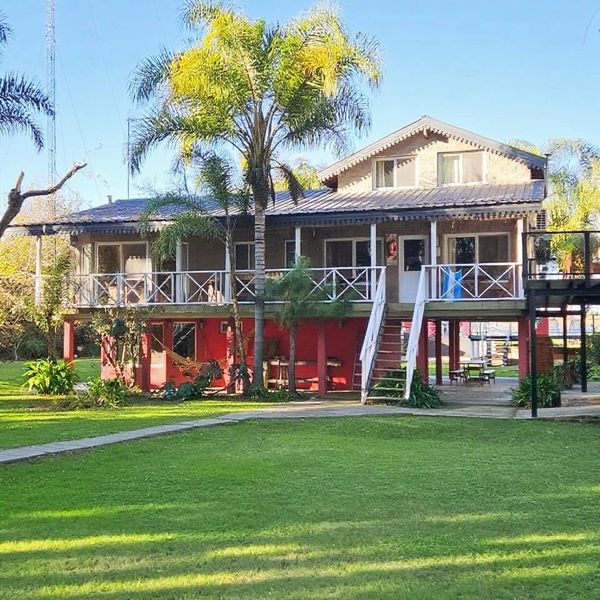 Cabaña Malaika cuenta con Living comedor , 4 dormitorios en Suite con jacuzzi, playroom, parrilla.