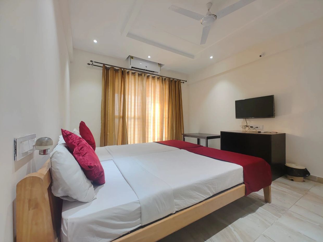 Cozy Room service apartments in Balewadi Pune