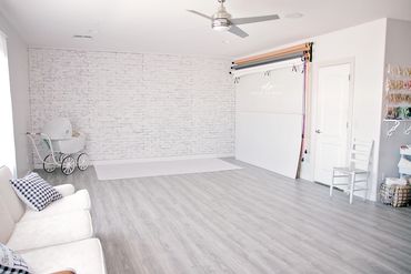 Pause To Pose Photography Studio