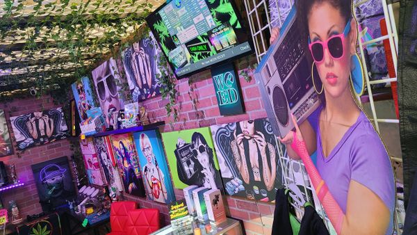 Real Retro sells Canvases