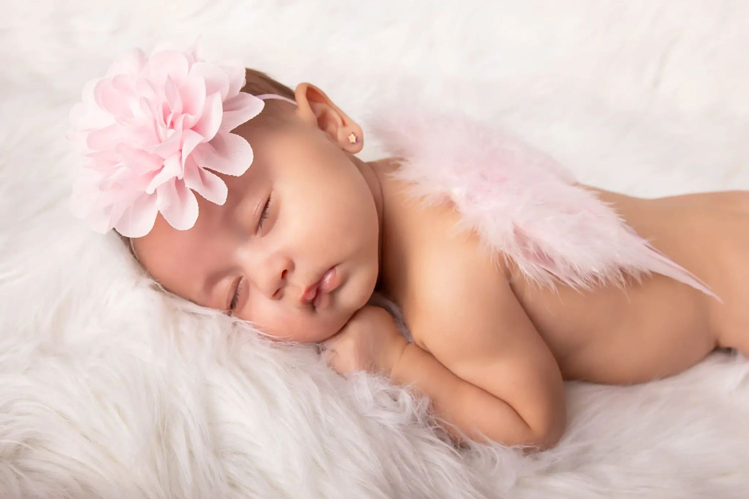 Experience the care and expertise of our dedicated Newborn Sleep Coach and Trainer.