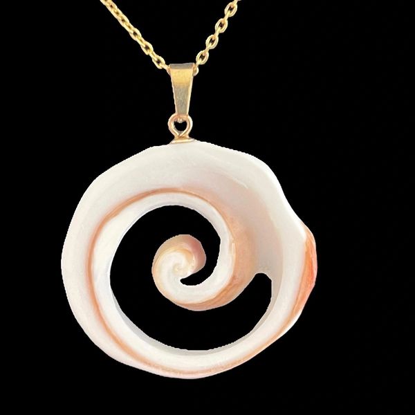Florida fighting Conch Necklace
