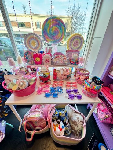 Travel bags, bath baths and the cutest glasses for kids!
