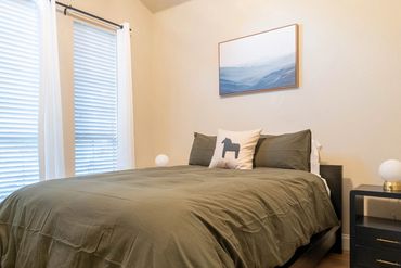 Short term rental interior design for a relaxing additional bedroom