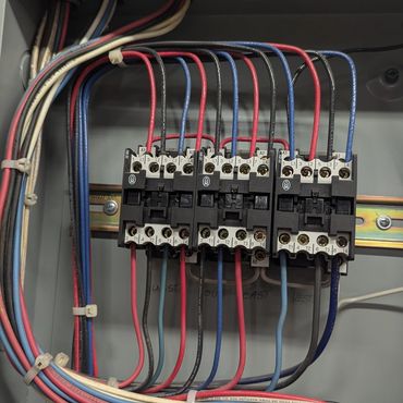 Building lighting contacts