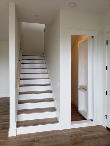 Staircase & hidden bookcase door - Wailuku Heights