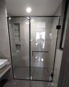 Design: Available in framed (sturdy, traditional), semi-framed, or frameless (seamless, luxury.