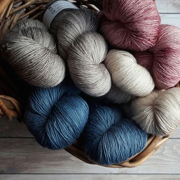 Basket of yarn, crochet
