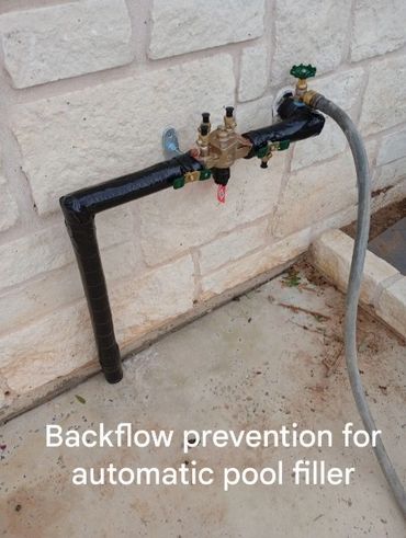 Backflow prevention for automatic pool filler