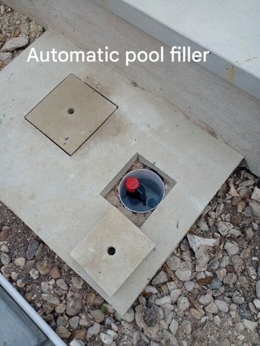 Automatic pool filler