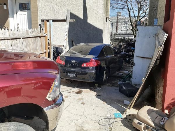 Cash For Junk Cars in Philadelphia. Scrap Cars in Philly. Cars For Cash. Tow Truck. Auto Wrecker.