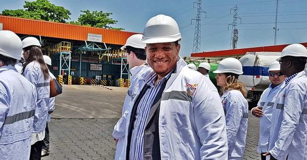 Christian Ngan à Abidjan dans une usine
