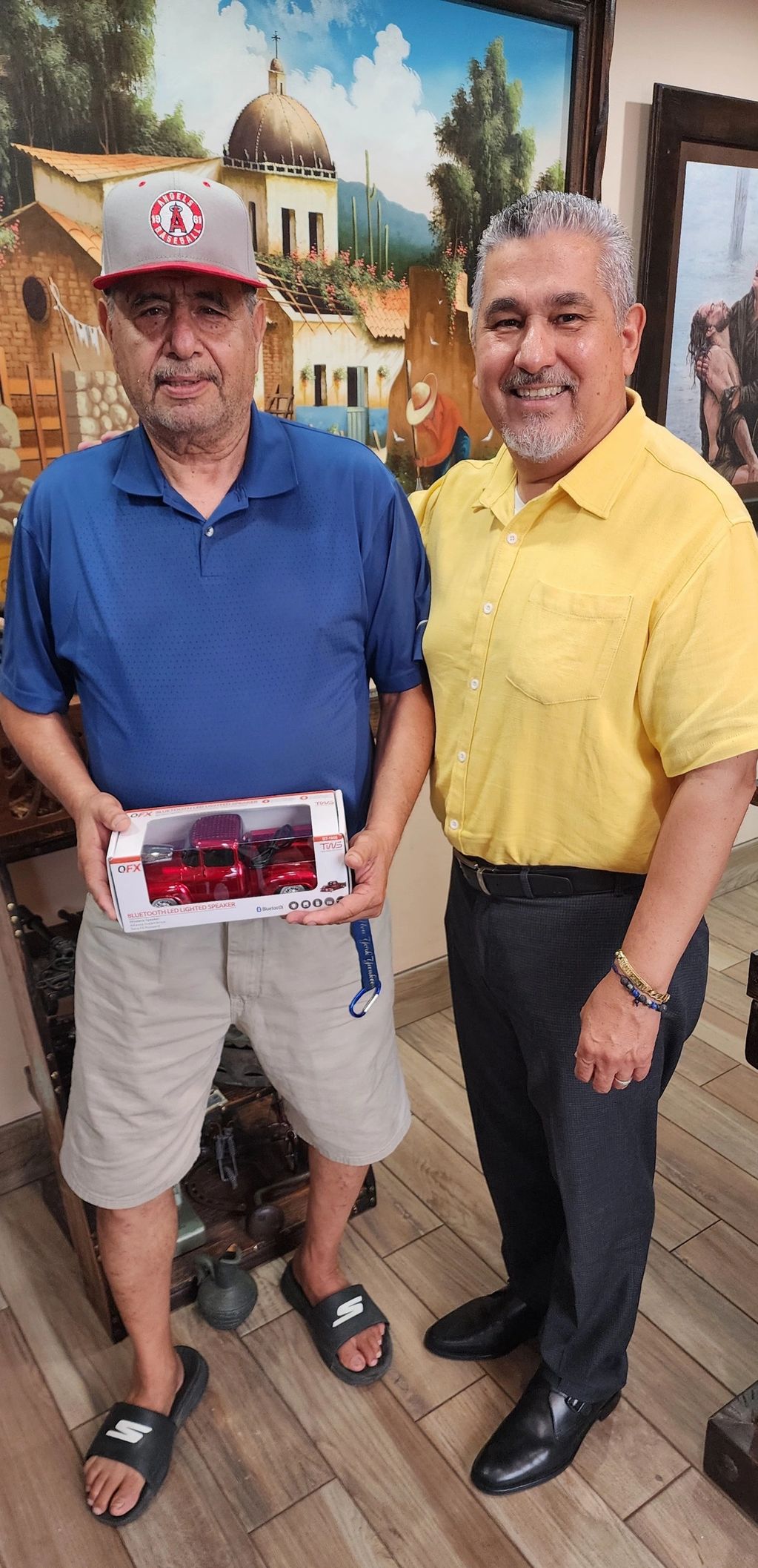 Clientes visitando nuestras oficinas para preparar su testamento o fideicomiso