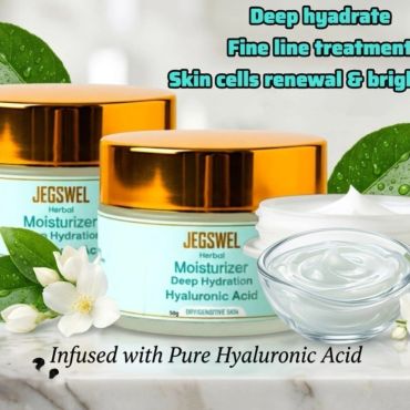 Jegswel Herbal Moisturizer with Hyaluronic Acid for deep hydration and bright skin.