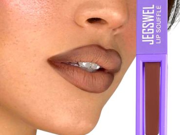 Close-up of lips wearing brown lip souffle by Jegswel.