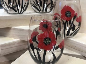 Poppies are our favorite! Pick these for you next Si & Paint.