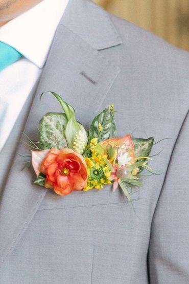 Tropical Pocket Square Boutonniere
Tropical boutonniere
Tropical wedding flowers
Awesome boutonniere