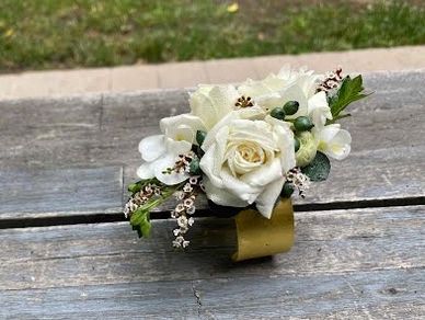 Cuff corsage
wristlet
prom corsage