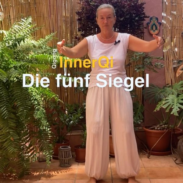 Frau macht Qigong