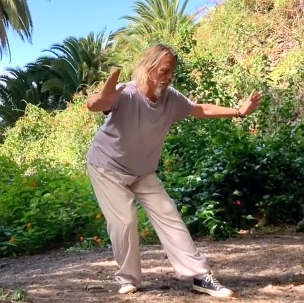 Mann macht Qigong