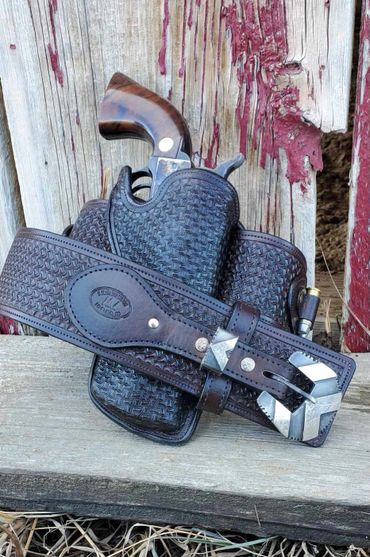 Custom leather single revolver belt holster