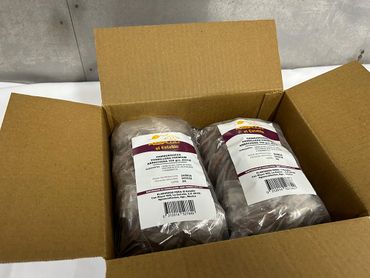 Caja abierta con bolsas de carne moldeada para hamburguesa El Establo, foto de producto