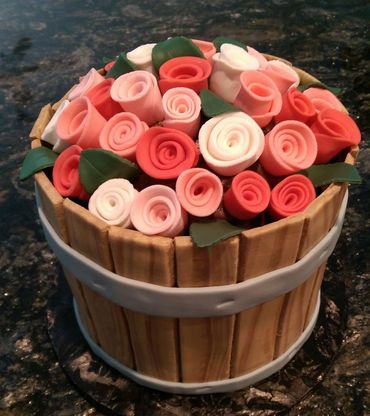 Barrel, ribbon roses, birthday cake