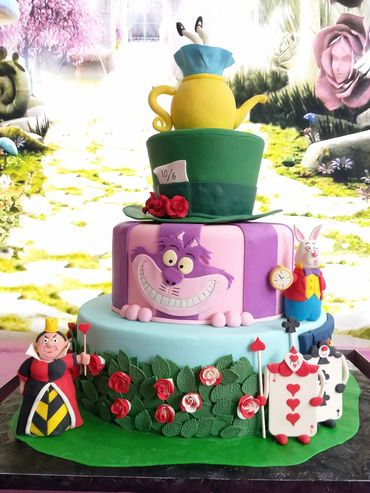 Alice in Wonderland, mad hatter, queen of hearts, cheshire cat, birthday cake