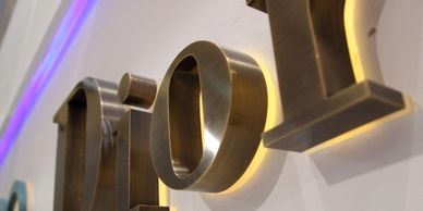 eskitme, Işıklı Kutu Harf - Giriş Tabelası, kutu harf, kutu harf imalatı, logo, özel tasarım tabela, Tabela, giriş yazısı, asit indirme, giriş tabelası, Çevresel grafik Tasarım, Yönlendirme, Yön Bulma, İşaretler, Bilgilendirme Tasarımları, grafik Tasarım, İşaretleme Sistemleri, Yön Bulma Sistemleri, Mimari Grafik Tasarım, İç Mimari ve Grafik Tasarım, sign, signage, paslanmaz çelik, kutu çevirme, antik bronz yada bakır eskitme, Oda Kapı Numarası, Oda Kapı Numaraları, Kapı Oda Numarası, Kapı Oda Numaraları, Oda Kapı Numara, Oda Kapı Numarası, Kapı Oda Numara, Kapı Oda Numara, Yönlendirme Sistemleri, Kat Yönlendirme, Kat Yönlendirmeleri, Kat Yönlendirmesi, Otel Kat Yönlendirme, Otel Kat Yönlendirmeleri, Otel Kat Yönlendirmesi