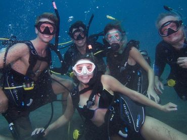 Dr. Lee and Dr. Lee are scuba certified